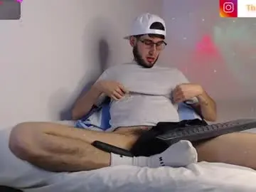 Chaturbate Live Sex Cam of thiiago_tay