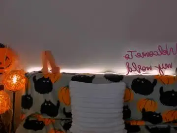 Chaturbate Live Sex Cam of lucia_lucky