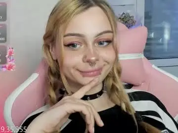 Chaturbate Live Sex Cam of melonipinkbb