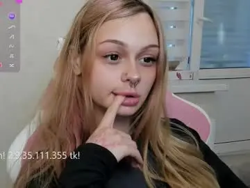 Chaturbate Live Sex Cam of melonipinkbb