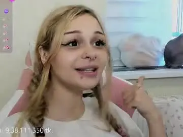 Chaturbate Free Porn Cam of melonipinkbb