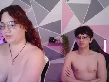 Chaturbate Live Sex Cam of andrewanndcherry