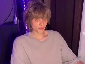 Chaturbate Live Sex Cam of chillzzzik