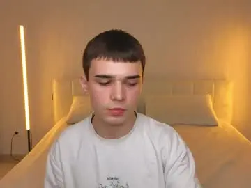 Chaturbate Live Sex Cam of simonboy592