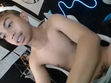 Chaturbate Live Sex Cam of itsyourcummerboy_xx