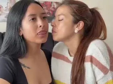 Chaturbate Live Sex Cam of 2summerlove2