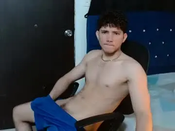 Chaturbate Live Sex Cam of james_scott18