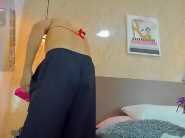 Chaturbate Live Sex Cam of miia03