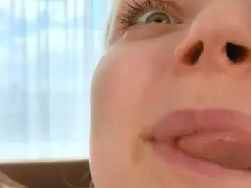 Chaturbate Live Sex Cam of xiaobrunscheen