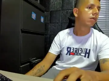 Chaturbate Live Sex Cam of g_lincoln