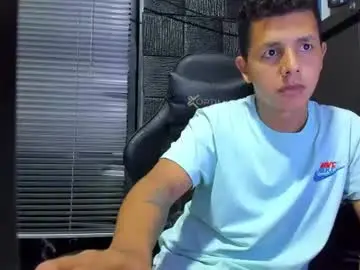 Chaturbate Live Sex Cam of g_lincoln