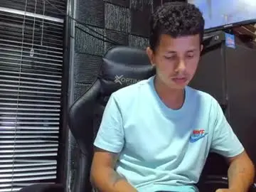 Chaturbate Live Sex Cam of g_lincoln