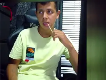 Chaturbate Live Sex Cam of g_lincoln
