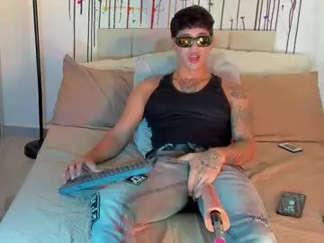 Chaturbate Live Sex Cam of damian_queen