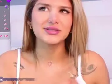 Chaturbate Live Sex Cam of miakelsey