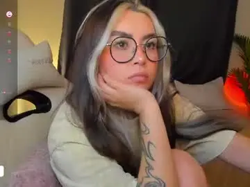 Chaturbate Live Sex Cam of dakottaa__