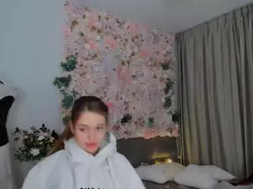 Chaturbate Live Sex Cam of miraclecurly