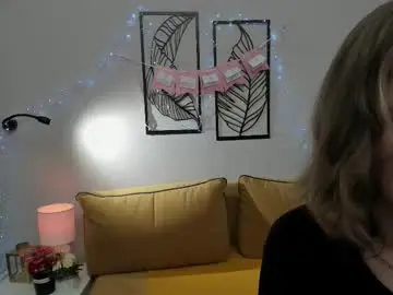 Chaturbate Live Sex Cam of haileyfoxy