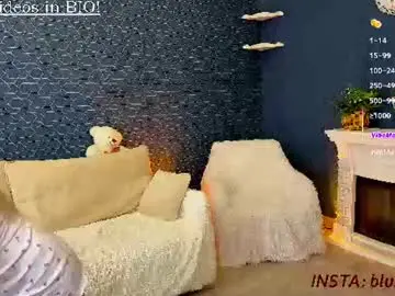 Chaturbate Live Sex Cam of blush_mikki