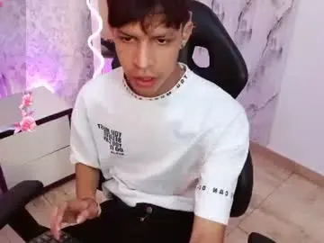 Chaturbate Live Sex Cam of oliiver_tay