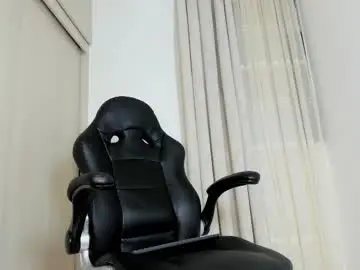 Chaturbate Live Sex Cam of biscuit_oliva_