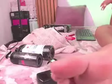 Chaturbate Live Sex Cam of mia_reeves