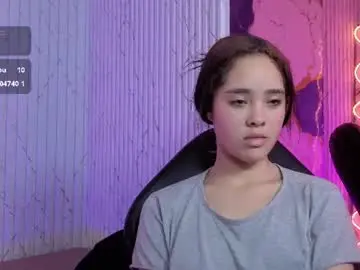 Chaturbate Live Sex Cam of emyli_tay