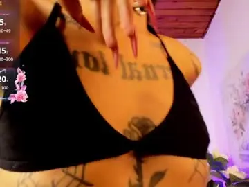 Chaturbate Nude Webcam of emily_burton18