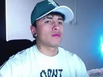 Chaturbate Live Porn of boylatin_777