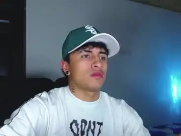 Chaturbate Live Sex Cam of boylatin_777