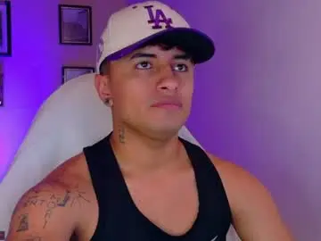 Chaturbate Live Sex Cam of boylatin_777
