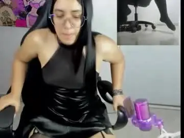 Chaturbate Live Sex Cam of queen_findom1