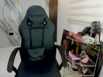 Chaturbate Adult Video Chat of queen_findom1