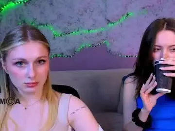 Chaturbate Live Sex Cam of mary_meow_hot