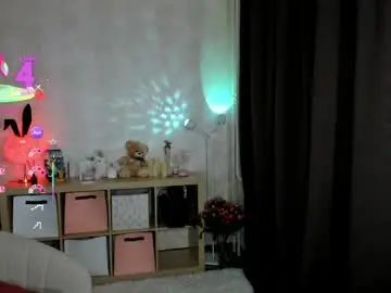 Chaturbate Live Sex Cam of living_doll