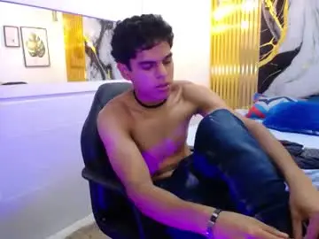 Chaturbate Live Sex Cam of zumriz_art