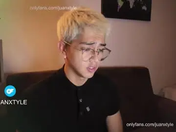 Chaturbate Live Sex Cam of juancamroom