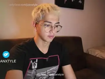 Chaturbate Live Sex Cam of juancamroom