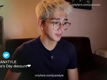 Chaturbate Live Sex Cam of juancamroom