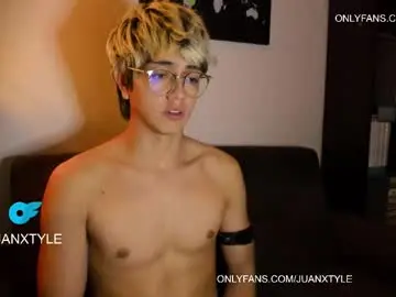 Chaturbate Live Sex Cam of juancamroom