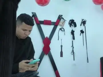 Chaturbate Live Porn of steven19_latinboy