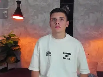 Chaturbate Live Sex Cam of ian_jacob