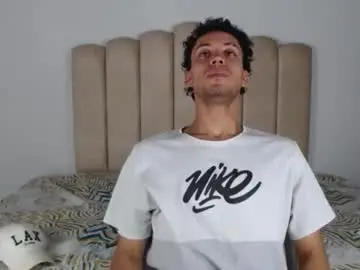 Chaturbate Live Sex of aroncooper1