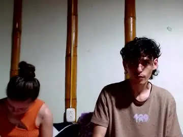 Chaturbate Live Sex Cam of miahells