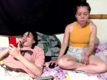 Chaturbate Live Sex Cam of miahells