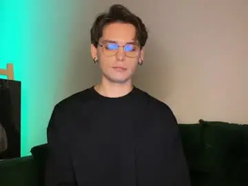 Chaturbate Free Live Porn of oliverlawrence