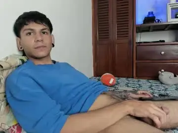 Chaturbate Live Sex Cam of austin_falcon