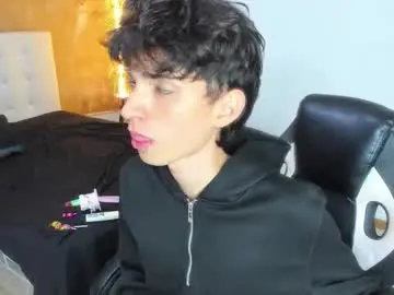 Chaturbate Live Sex Cam of salvatore_monterey