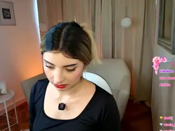 Chaturbate Live Sex Cam of rousee_v