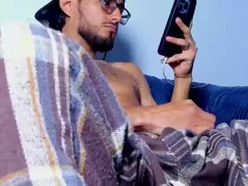 Chaturbate Watch Live Sex Cams of kuzzcoo